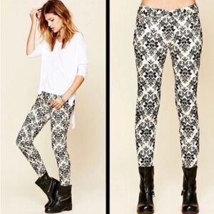Free People Black and Cream Patterned Trousers S1